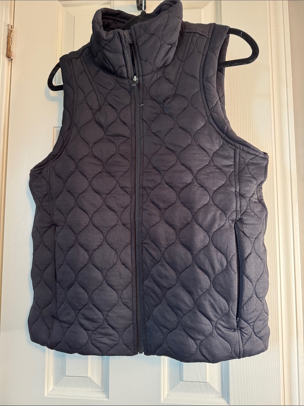 Kirkland Signature Black Quilted Vest with Red Logo Tag (27) - Picture 1 of 4